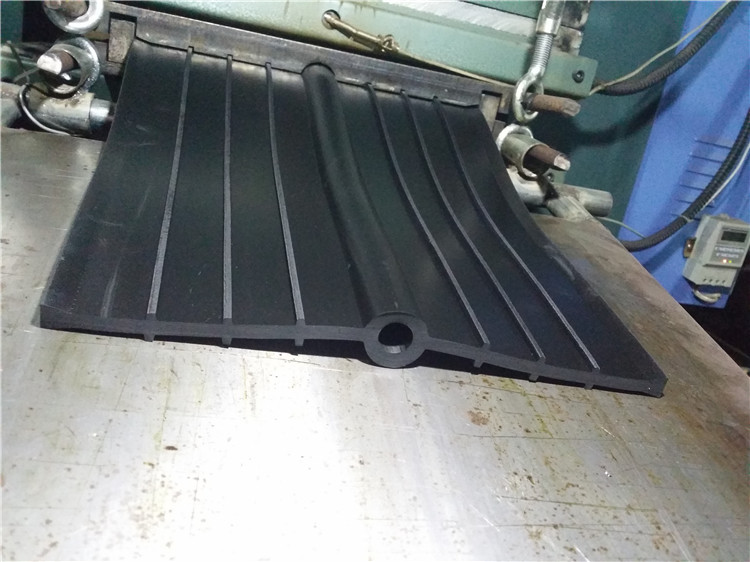 300×8橡胶止水带.jpg 300×8橡胶止水带.jpg